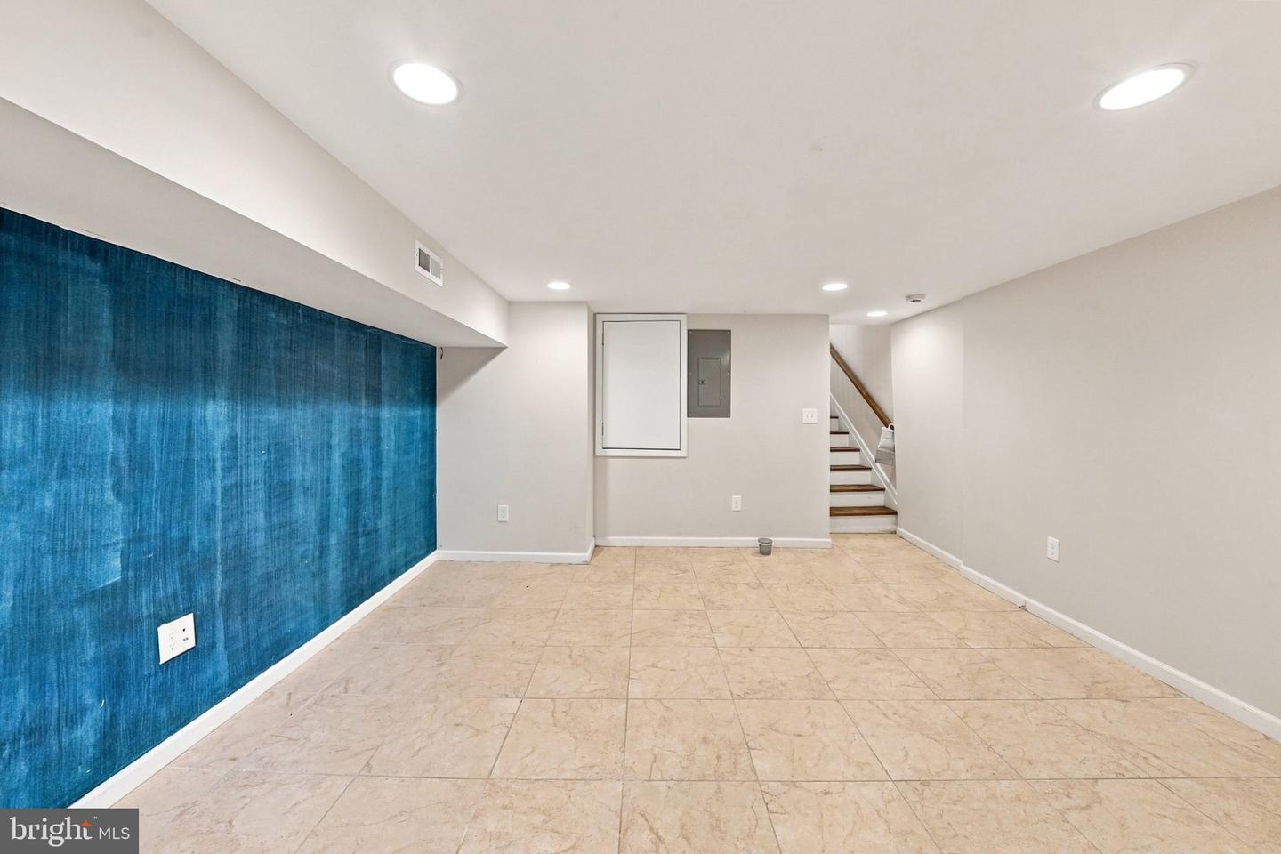 231 N Chester St Property Photo 16