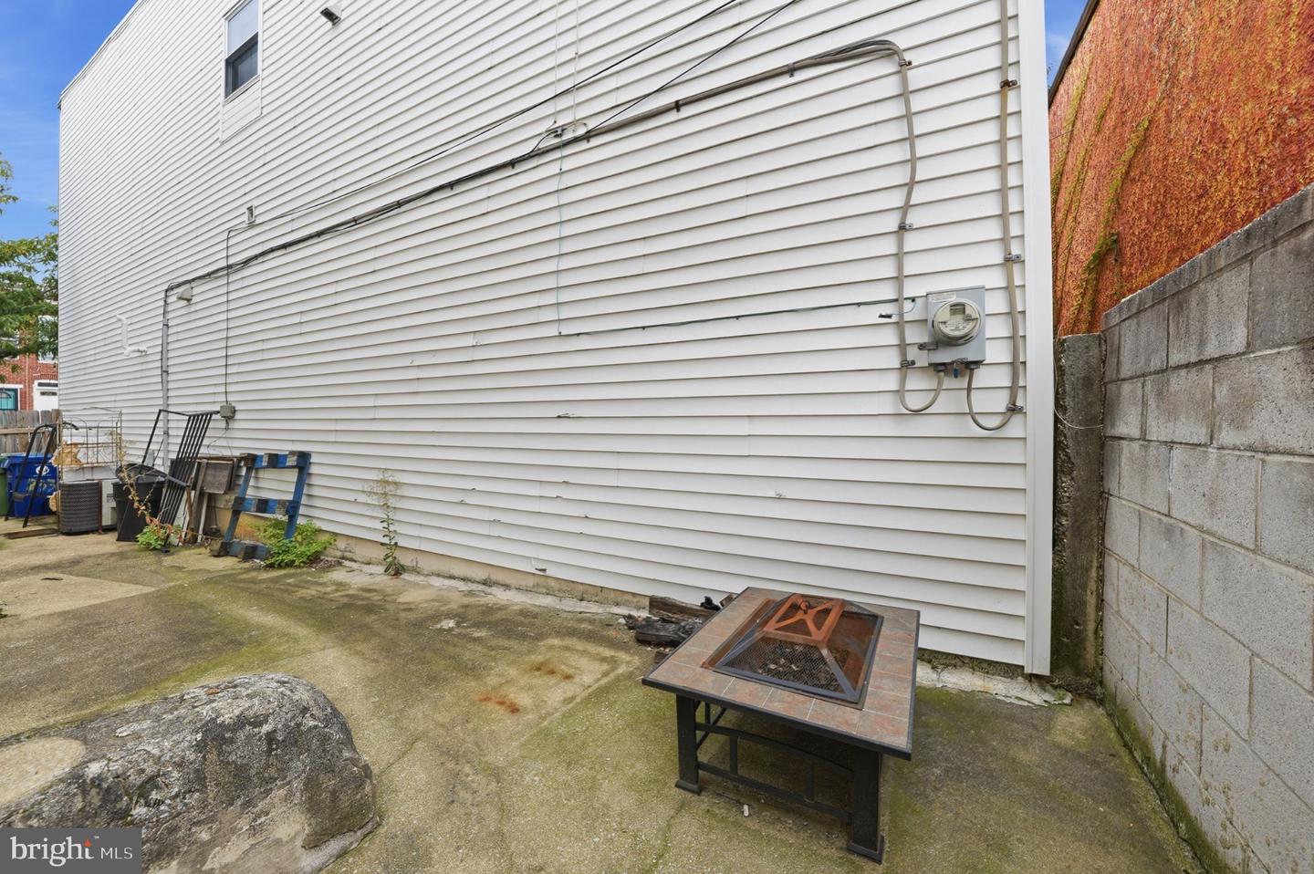 231 N Chester St Property Photo 18
