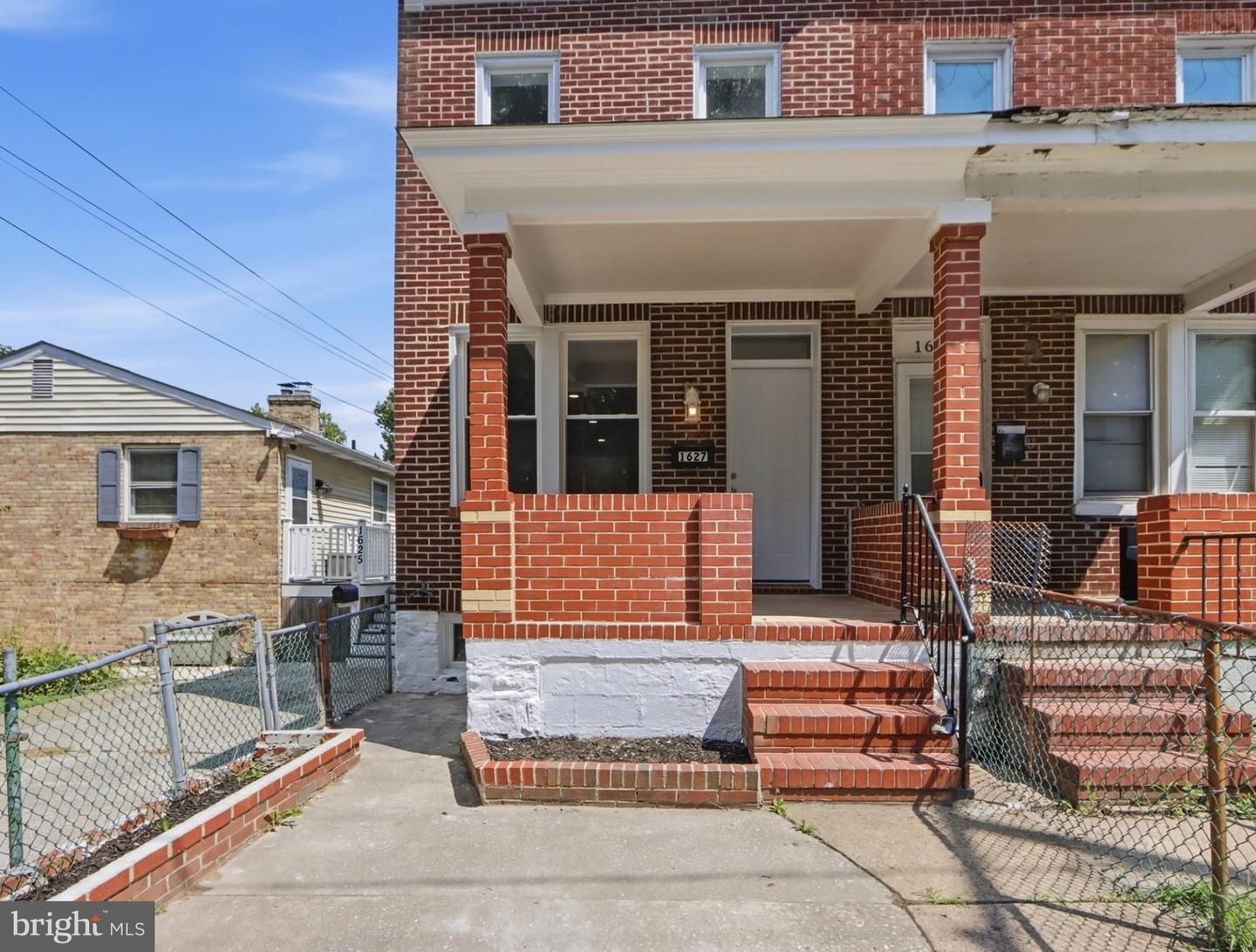 1627 Spence St Property Photo 2