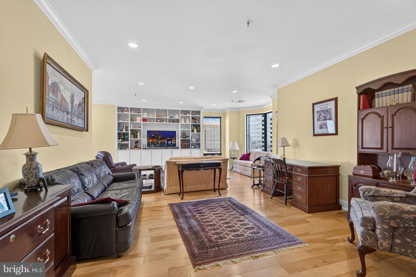 10 E Lee St #1709 Property Photo 2