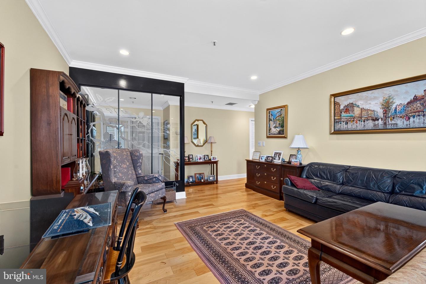10 E Lee St #1709 Property Photo 5