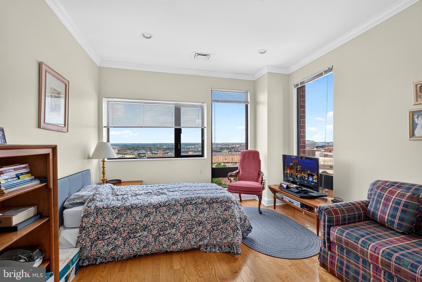 10 E Lee St #1709 Property Photo 14