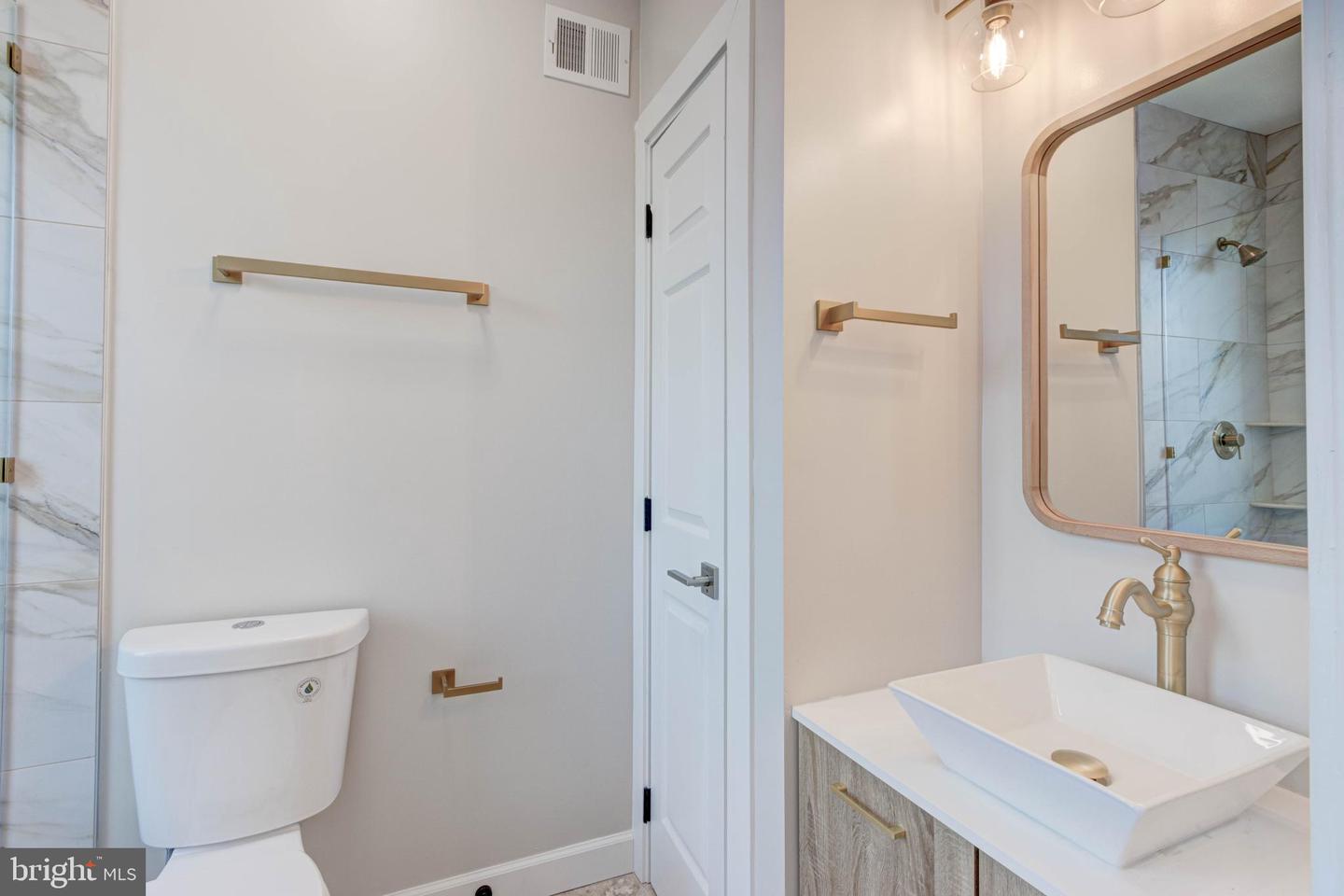 2414 Callow Ave Property Photo 16