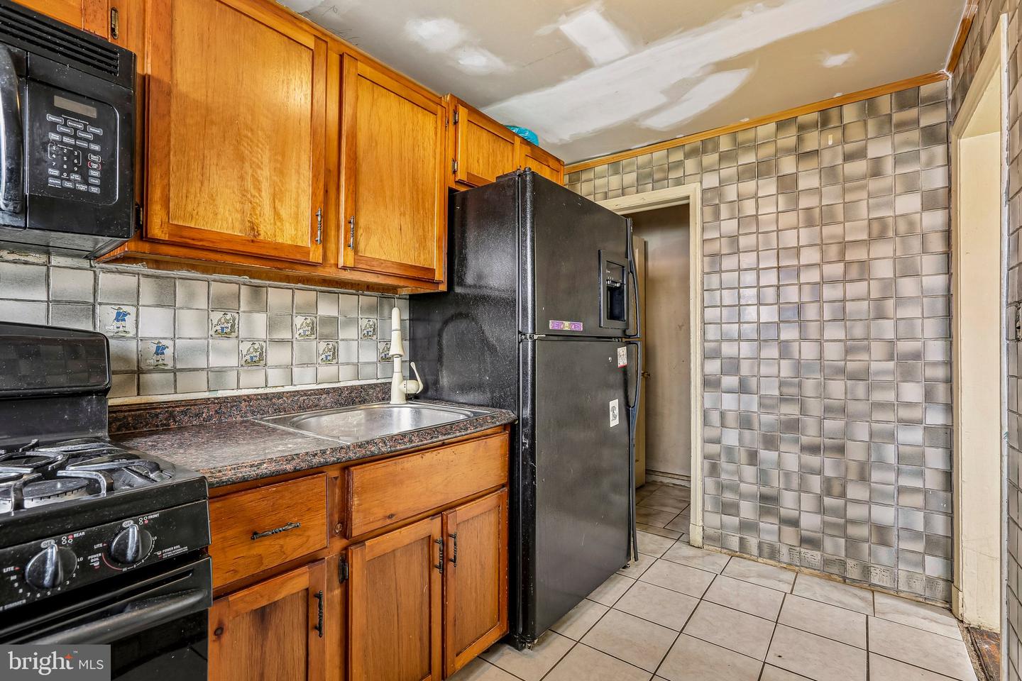 3748 Ravenwood Ave Property Photo 8
