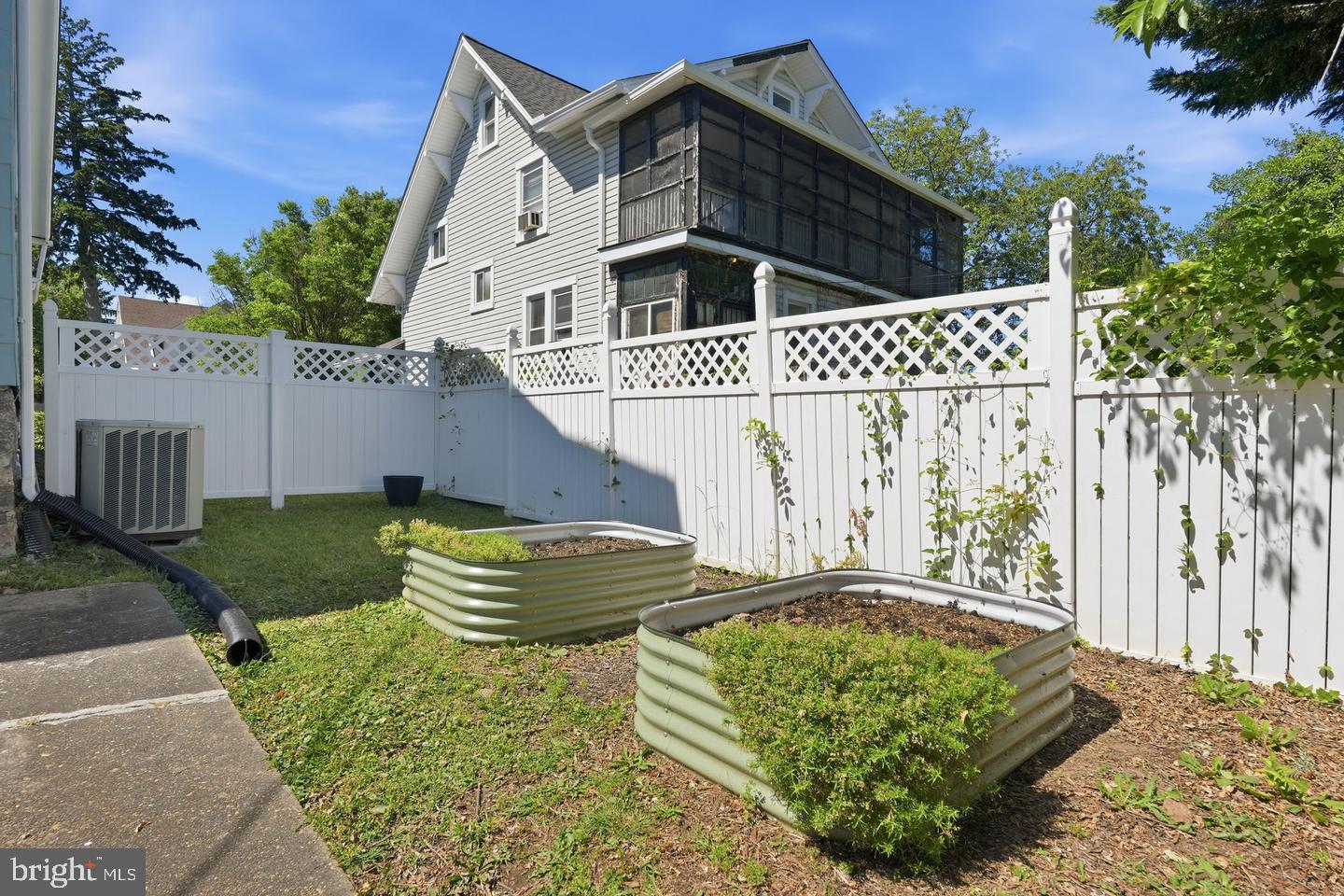 1702 Lakeside Ave Property Photo 33