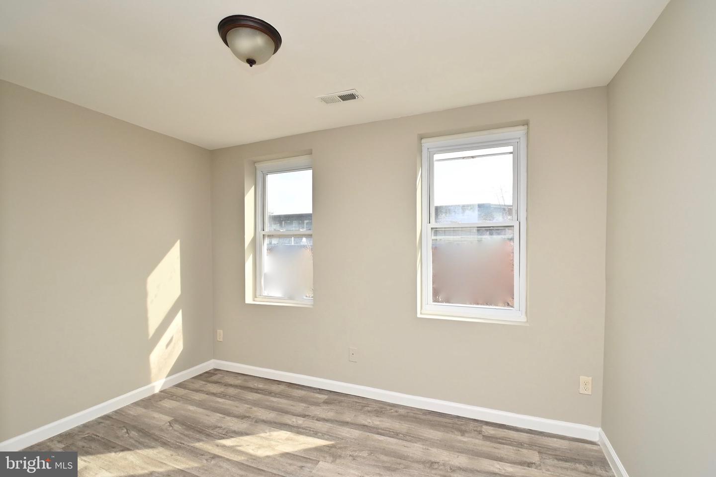 926 Washington Blvd Property Photo 17