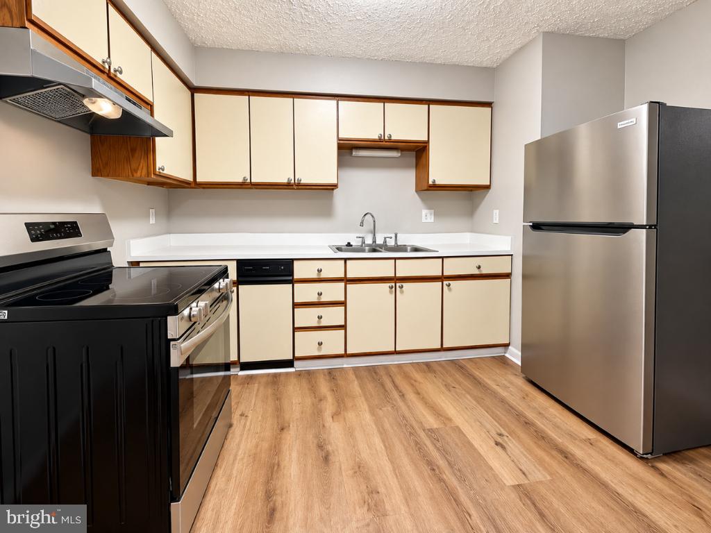 941 Wilmington Ave Property Photo 3