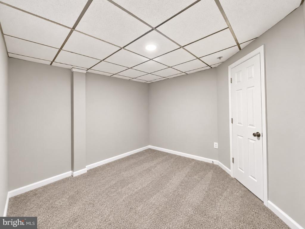 941 Wilmington Ave Property Photo 9