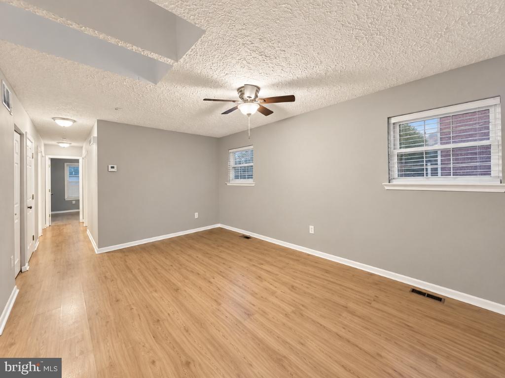941 Wilmington Ave Property Photo 10