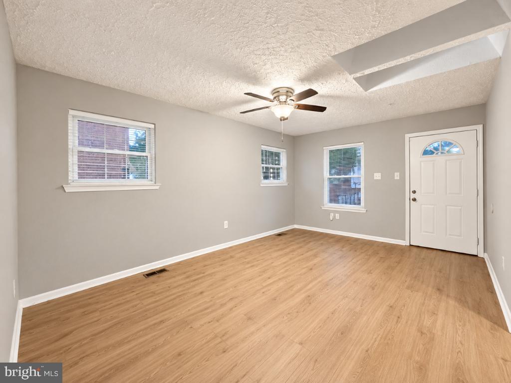 941 Wilmington Ave Property Photo 11