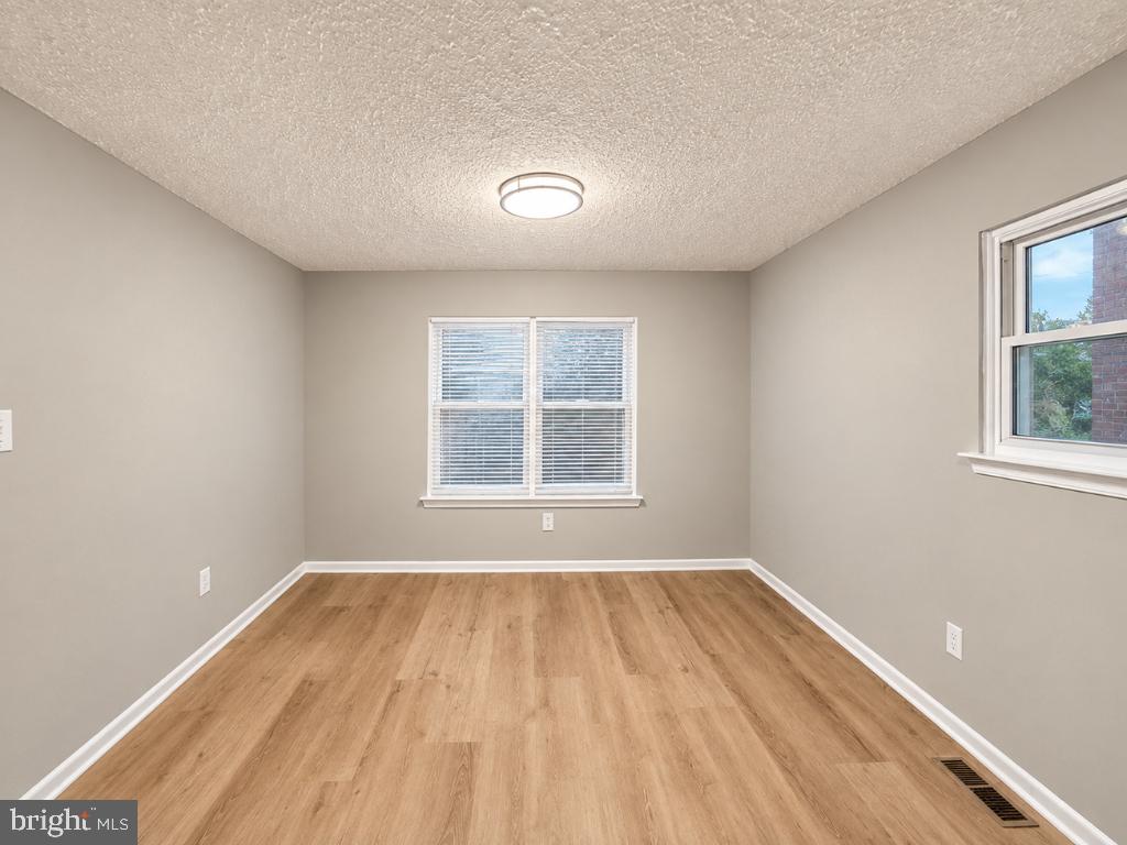 941 Wilmington Ave Property Photo 12