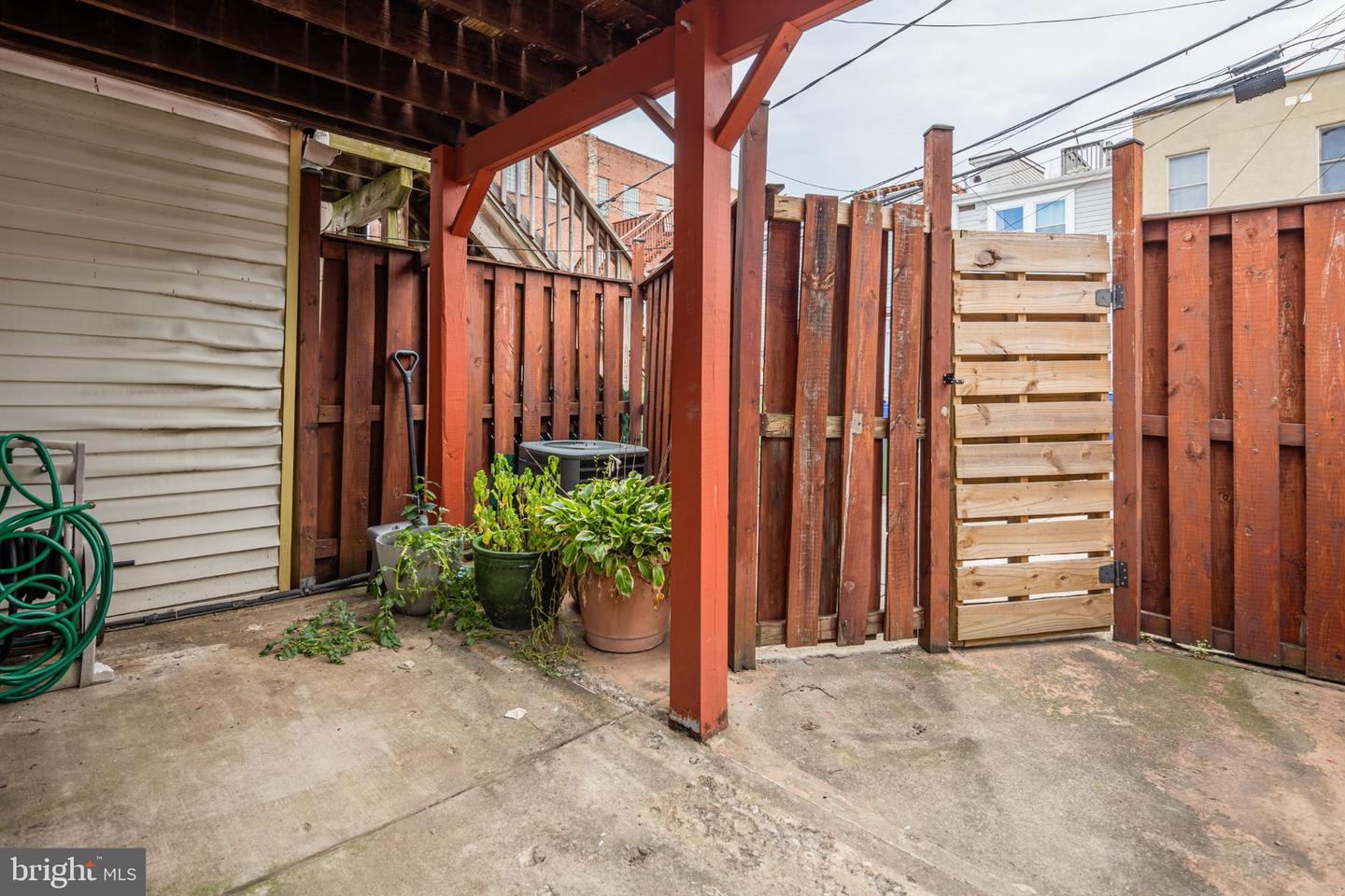 910 S Bouldin St Property Photo 36