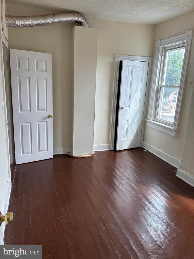 1815 Clifton Ave Property Photo 3