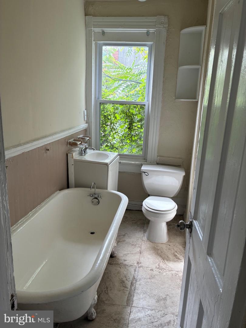 1815 Clifton Ave Property Photo 4