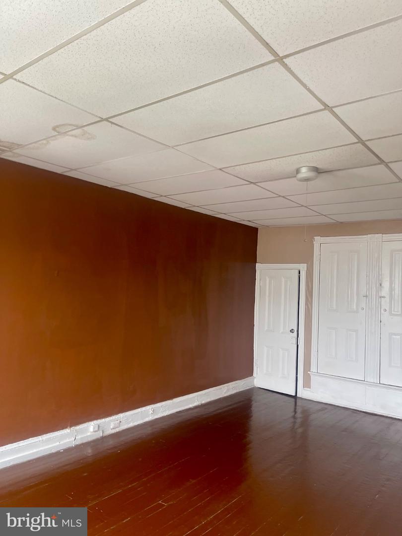1815 Clifton Ave Property Photo 7