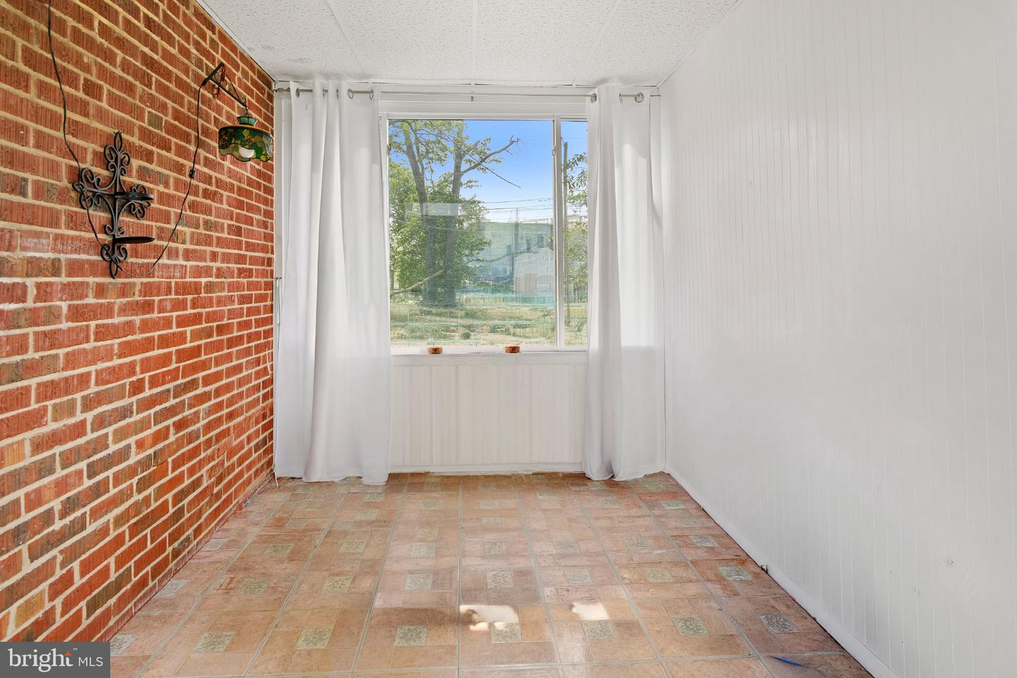7115 Chambers Rd Property Photo 20
