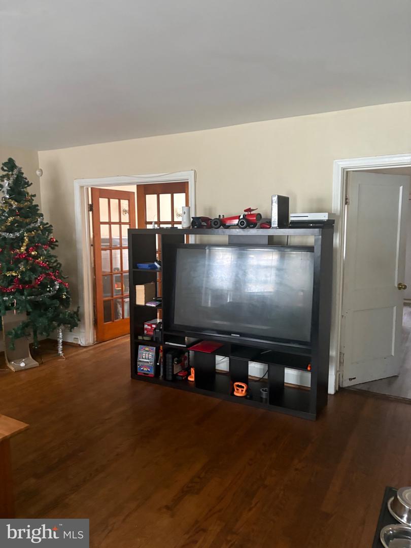709 Augusta Property Photo 5