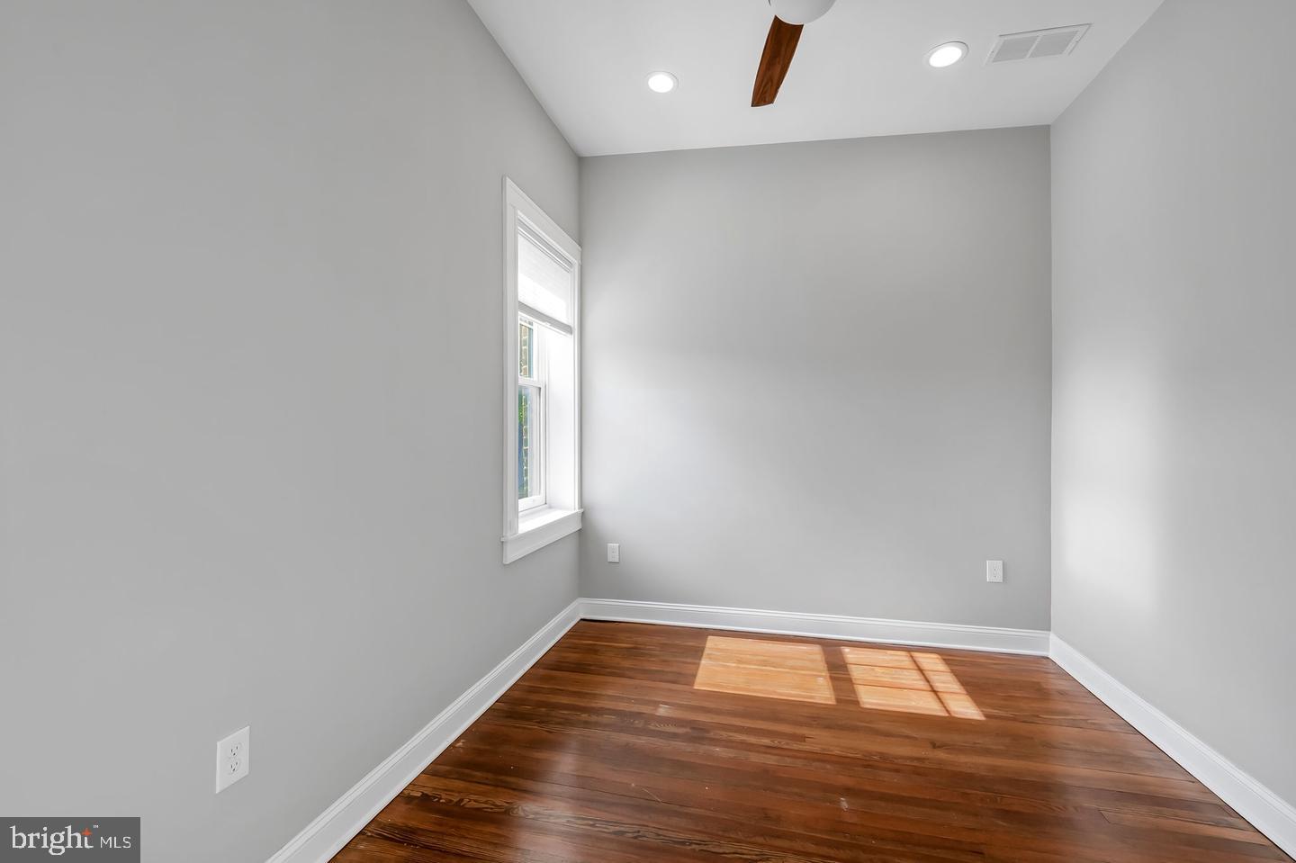609 Grundy St Property Photo 25