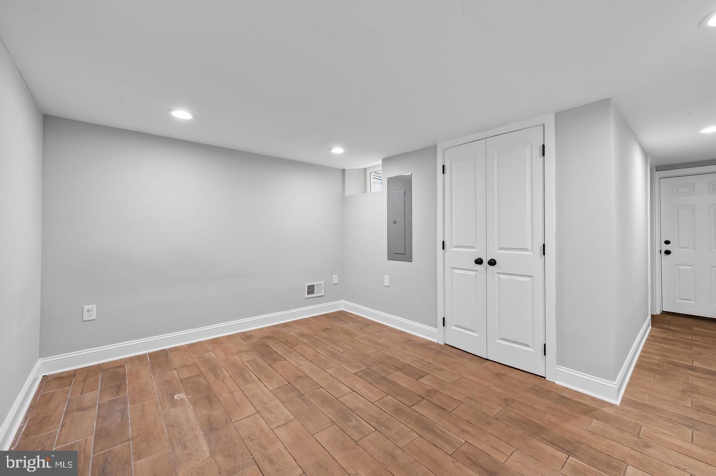 609 Grundy St Property Photo 34