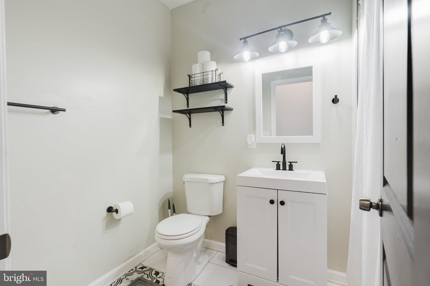 1639 N Spring St Property Photo 12