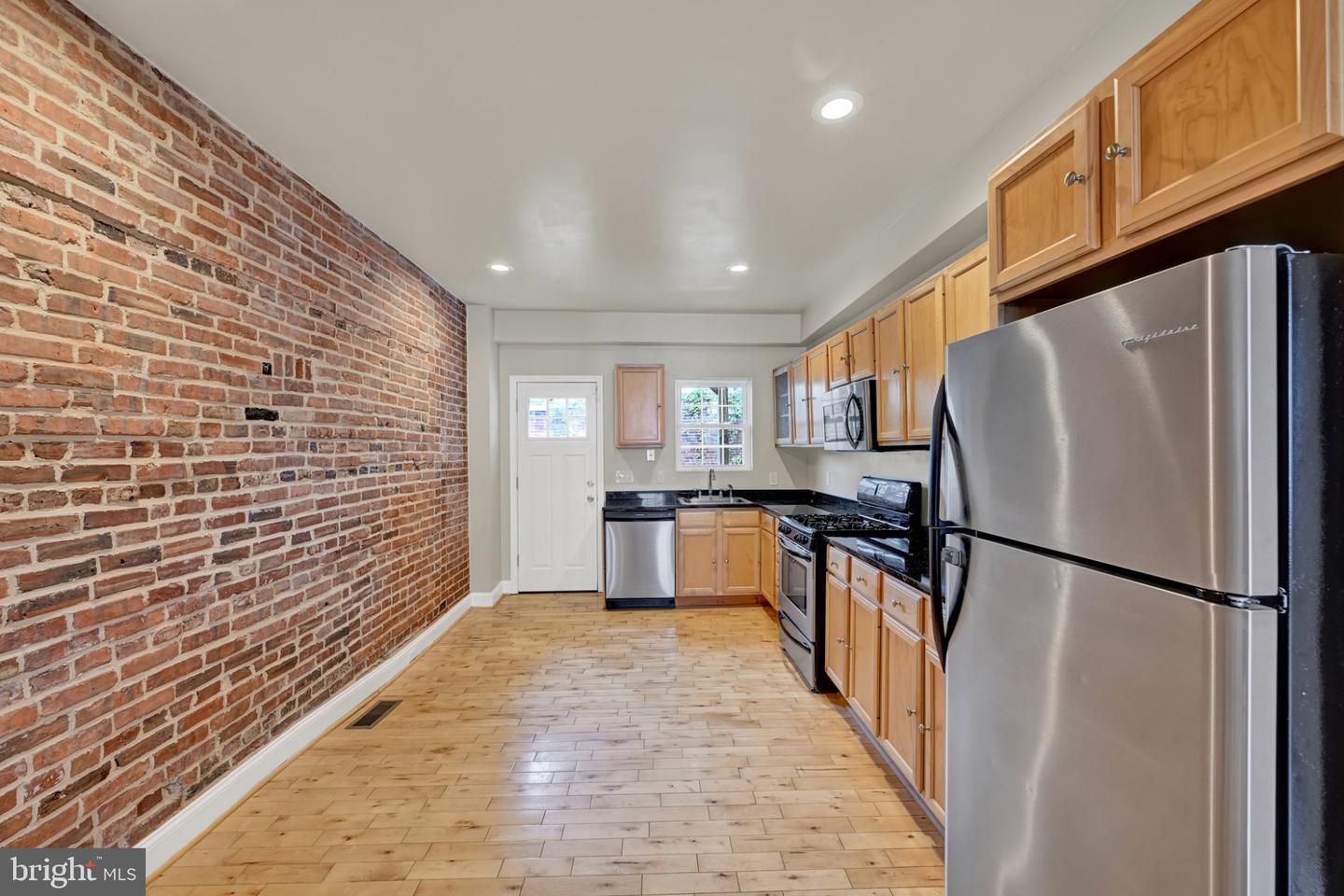 803 Mangold St Property Photo 8