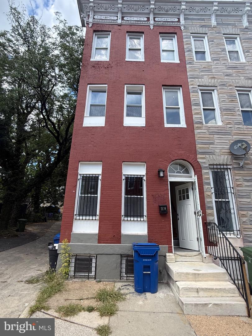 1116 Harlem Property Photo 2