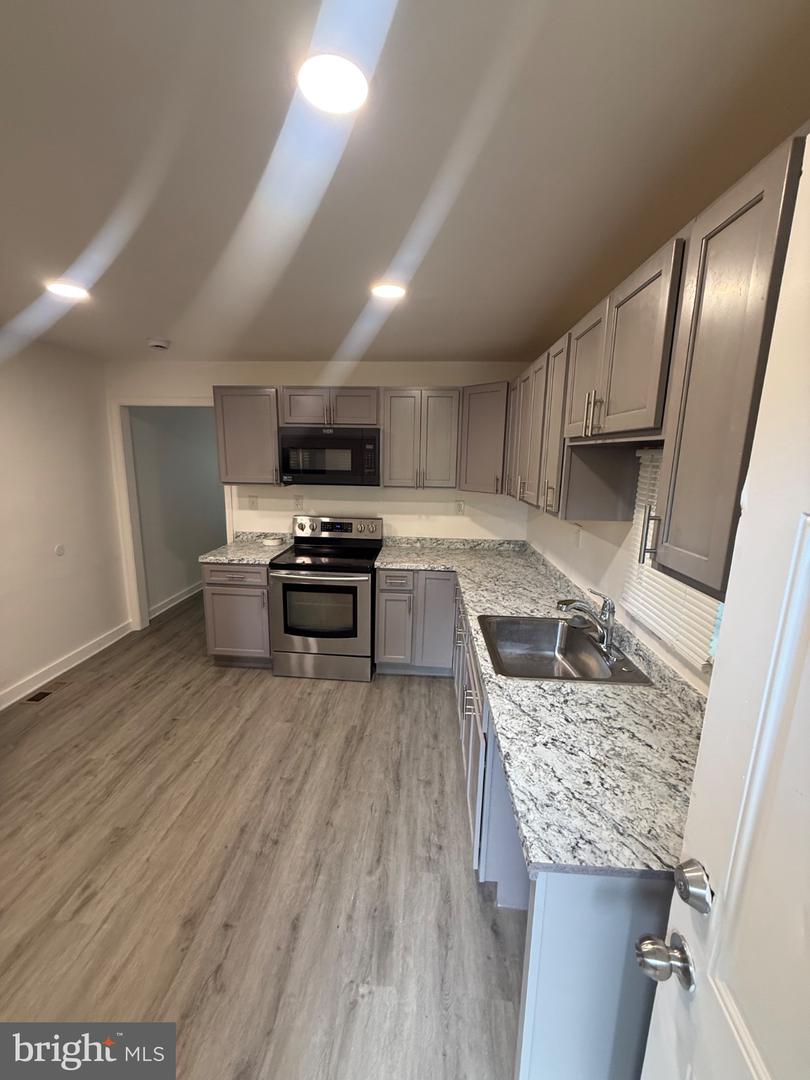 1116 Harlem Property Photo 3