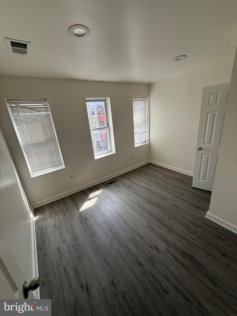 1116 Harlem Property Photo 8