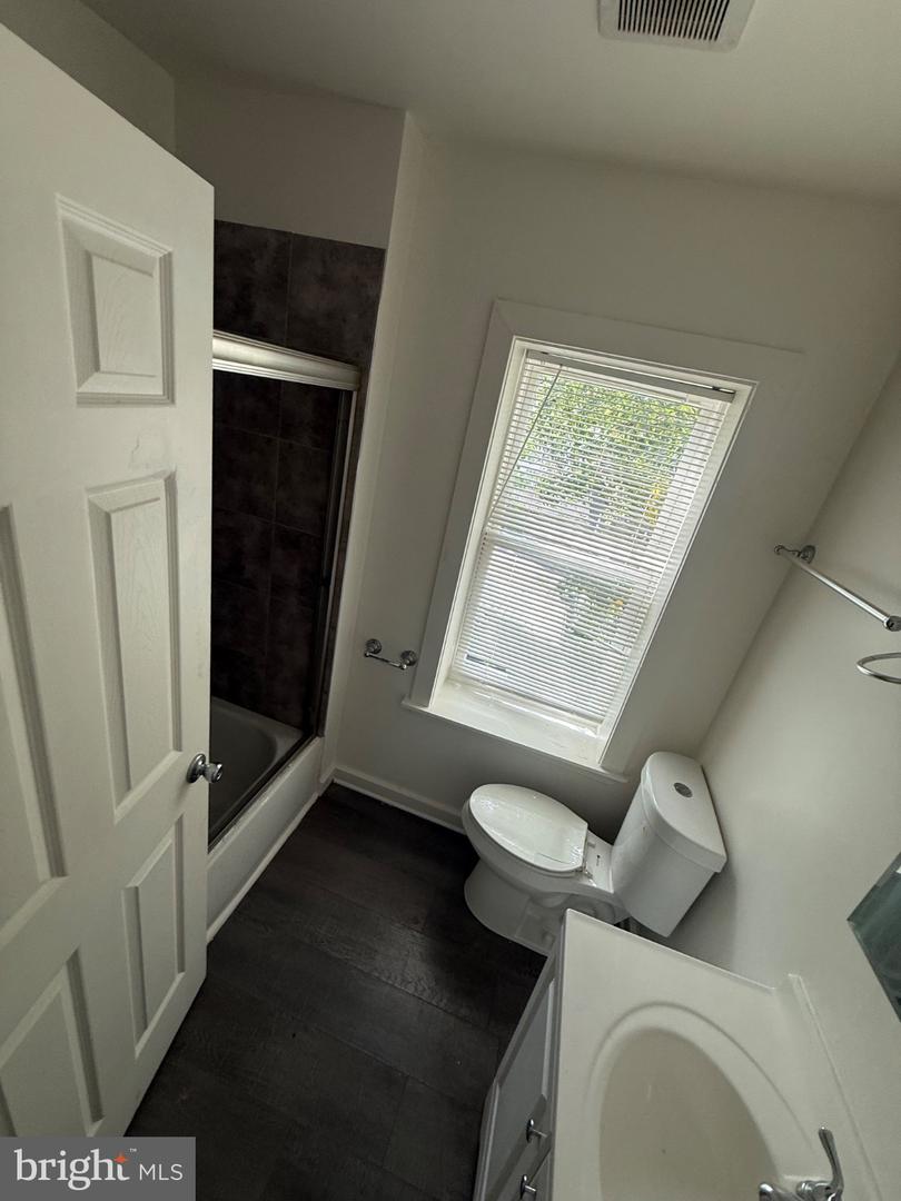 1116 Harlem Property Photo 10