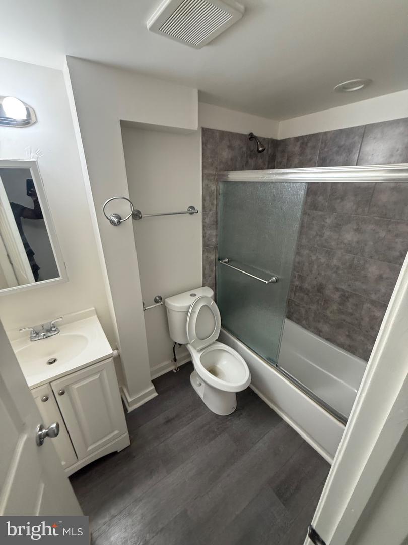 1116 Harlem Property Photo 11