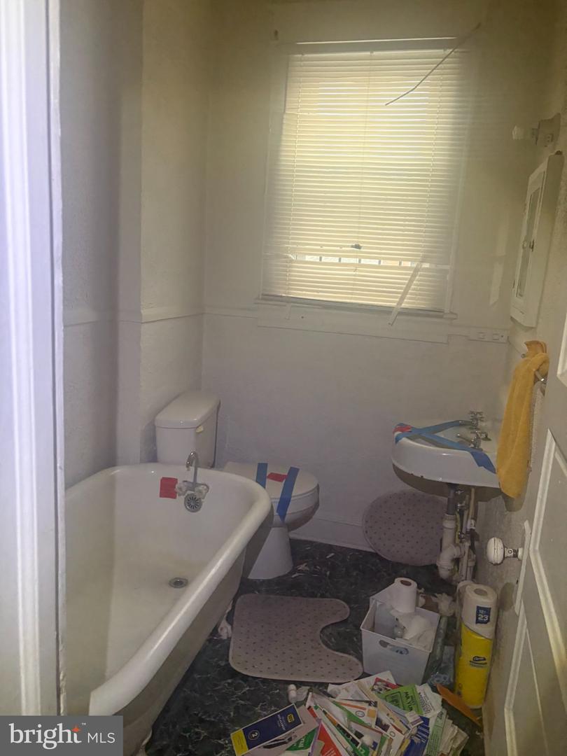 769 Linnard St Property Photo 2