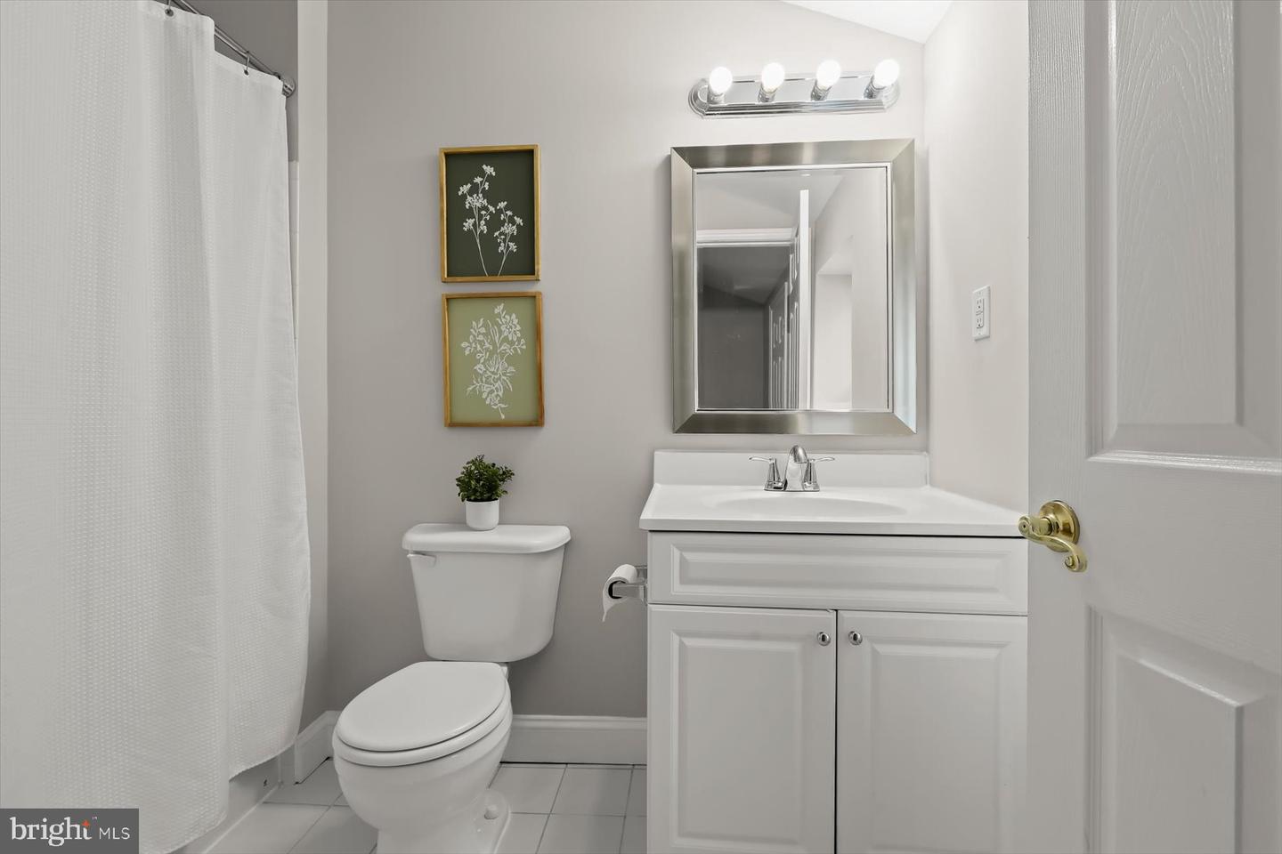 2025 Eastern Ave Property Photo 15