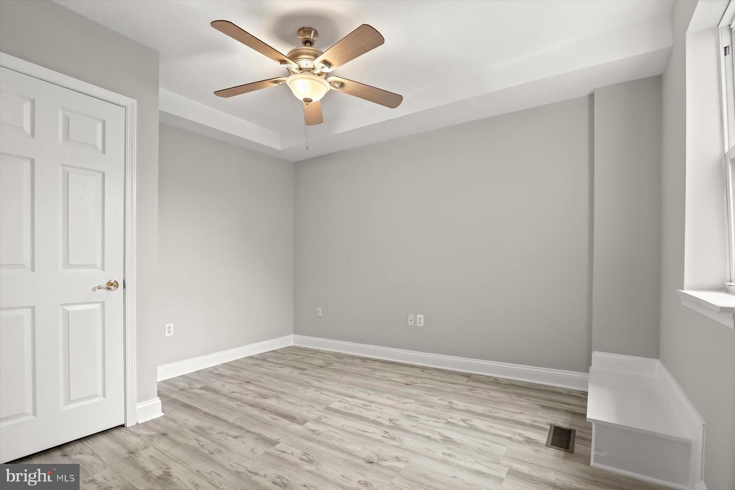 2025 Eastern Ave Property Photo 17