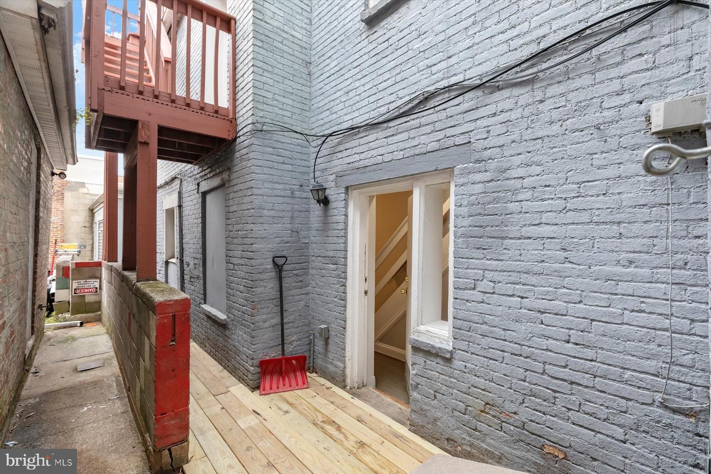 2025 Eastern Ave Property Photo 32