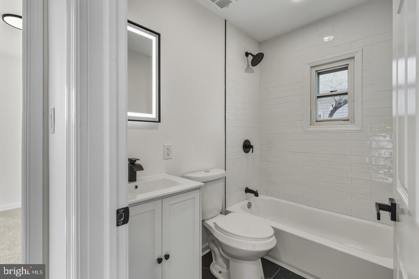 507 Washburn Ave Property Photo 10