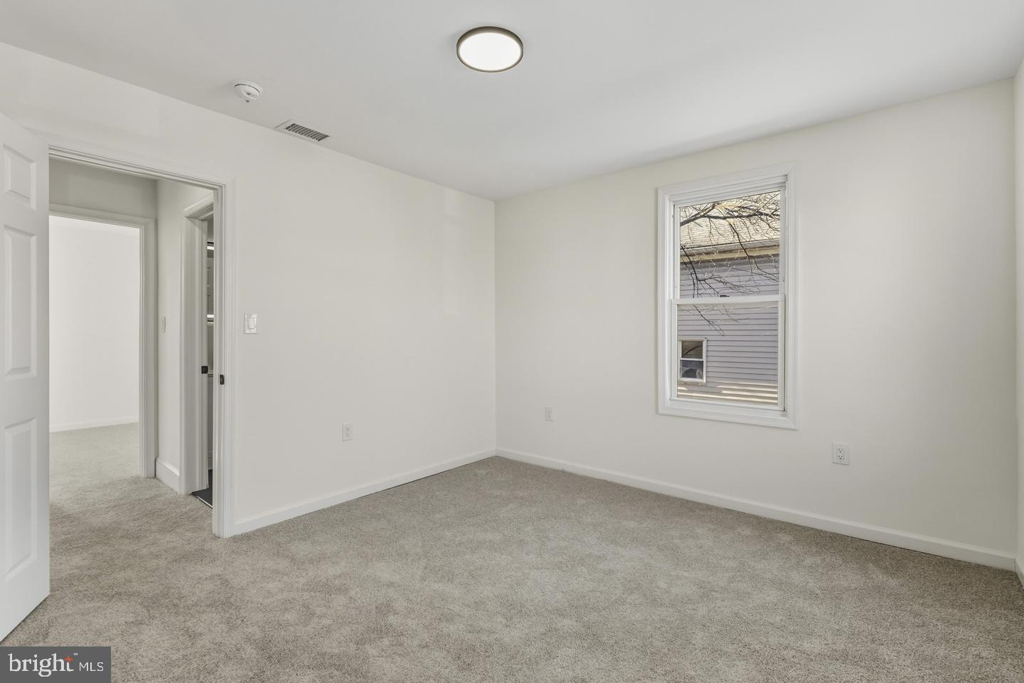 507 Washburn Ave Property Photo 13