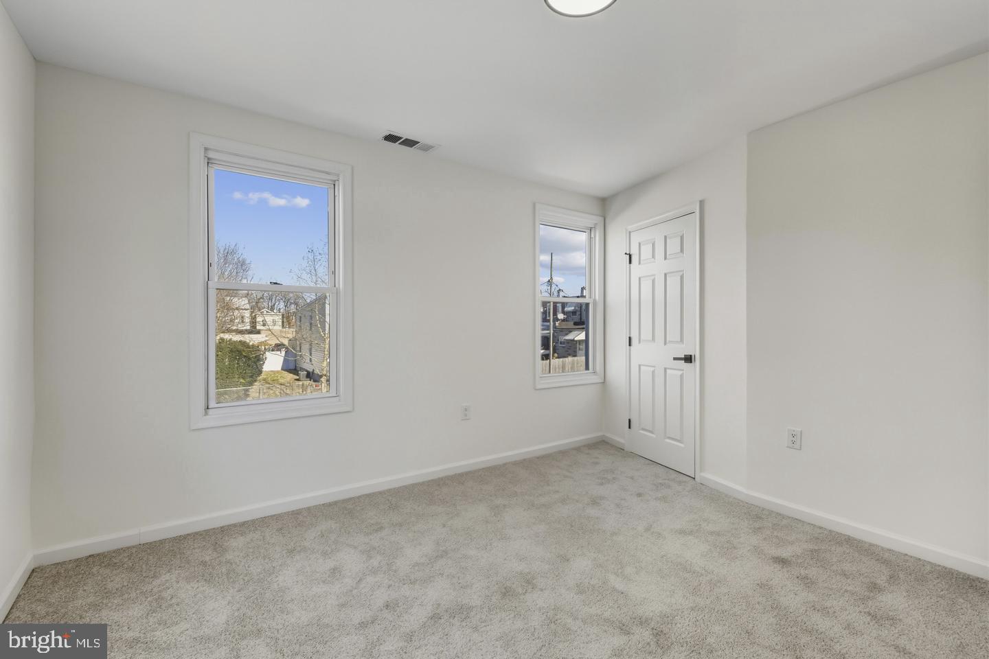 507 Washburn Ave Property Photo 15
