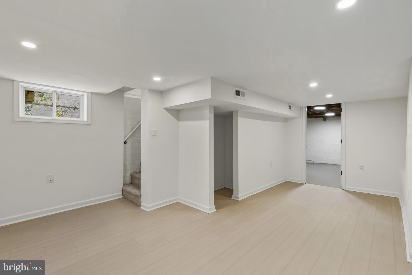 507 Washburn Ave Property Photo 19