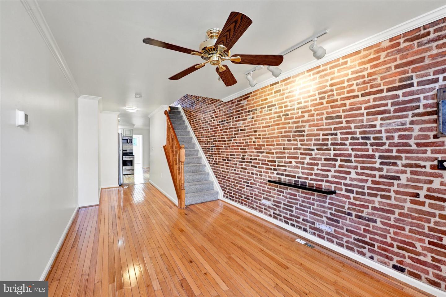 923 S Curley St Property Photo 2