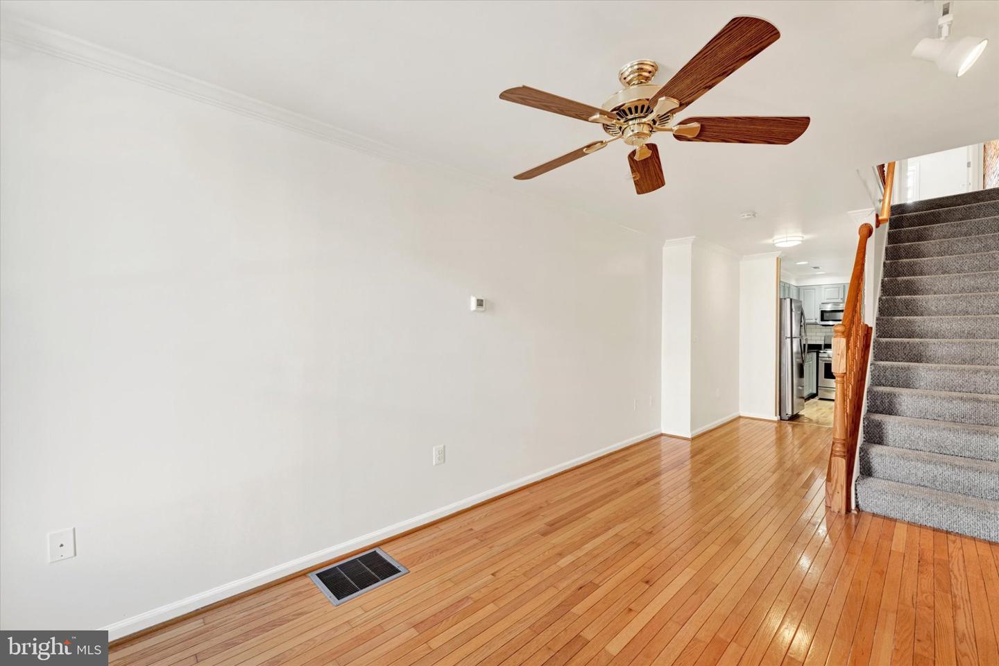 923 S Curley St Property Photo 3