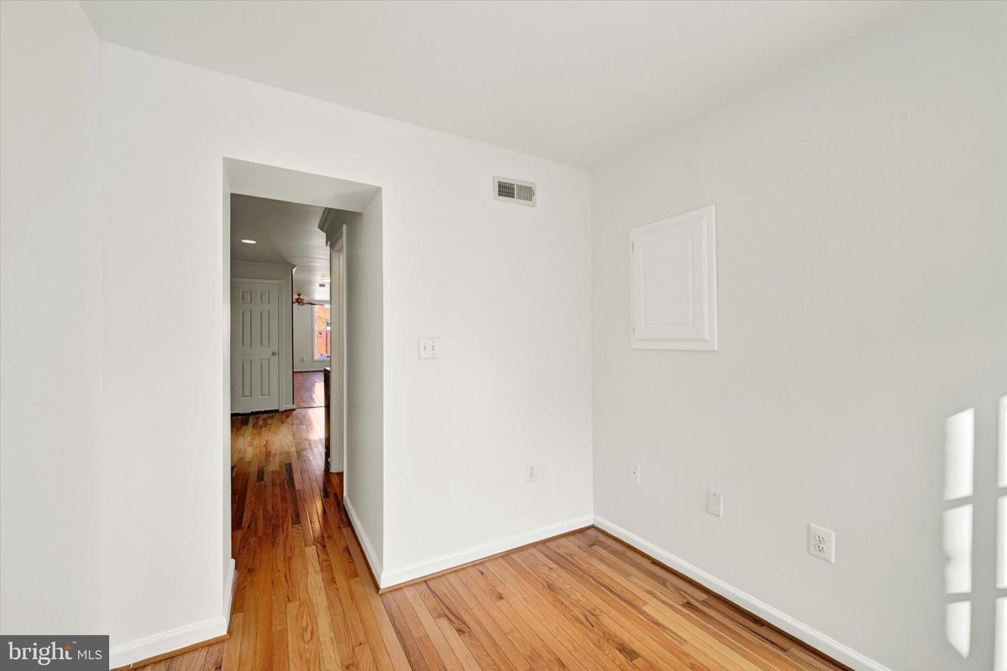 923 S Curley St Property Photo 10