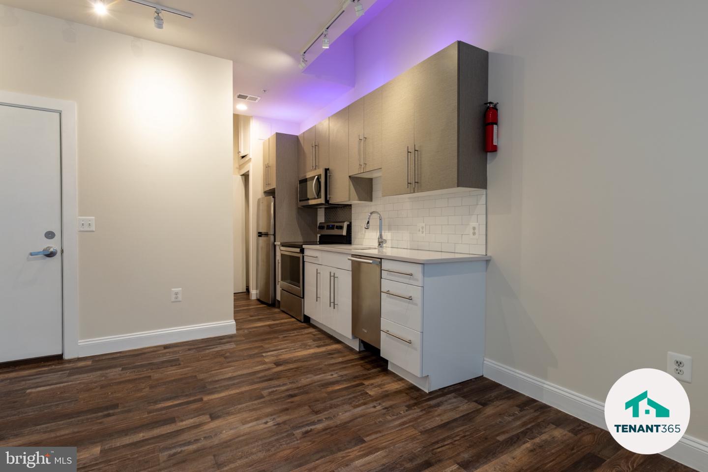 8 E Fayette St Property Photo 8
