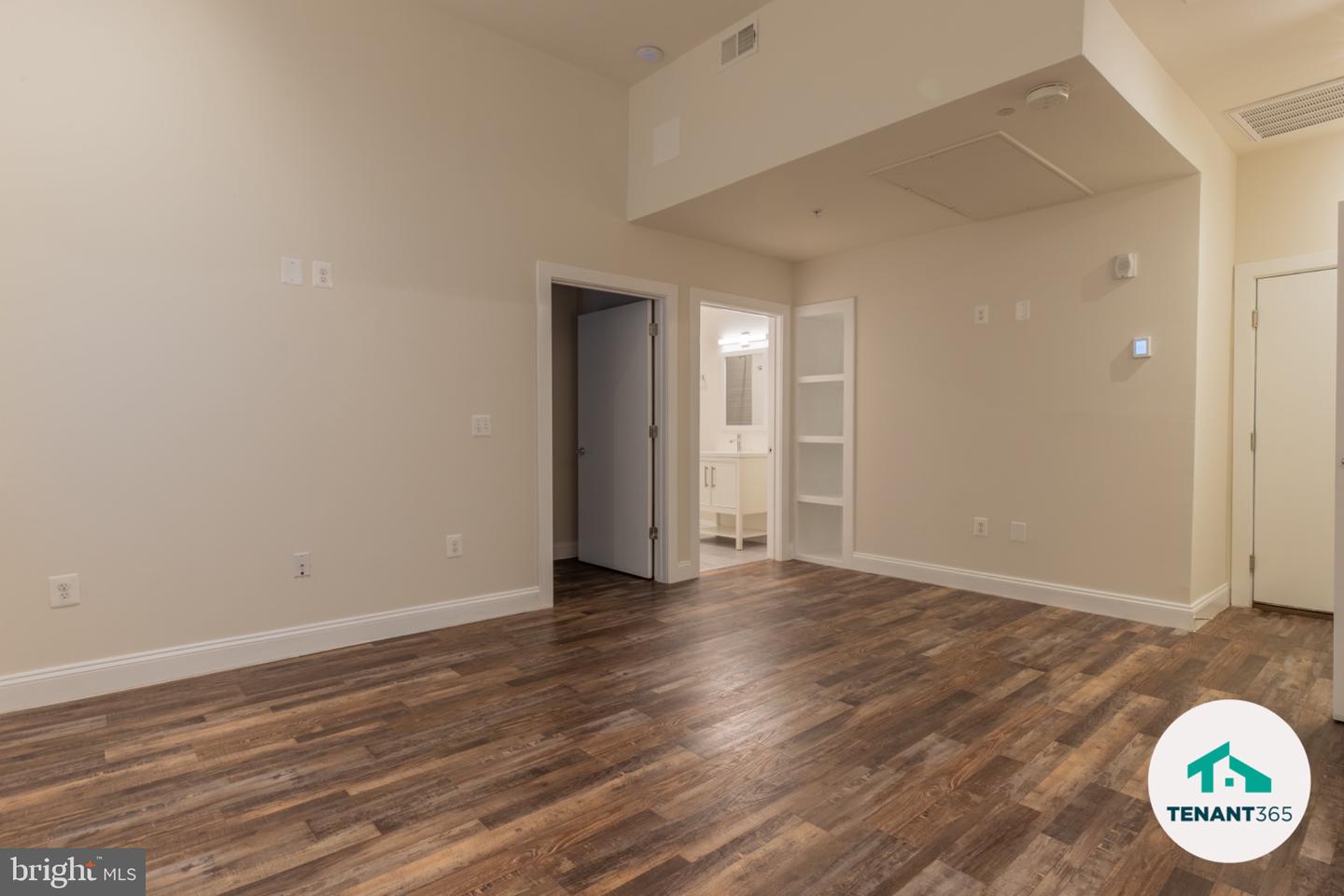 8 E Fayette St Property Photo 21