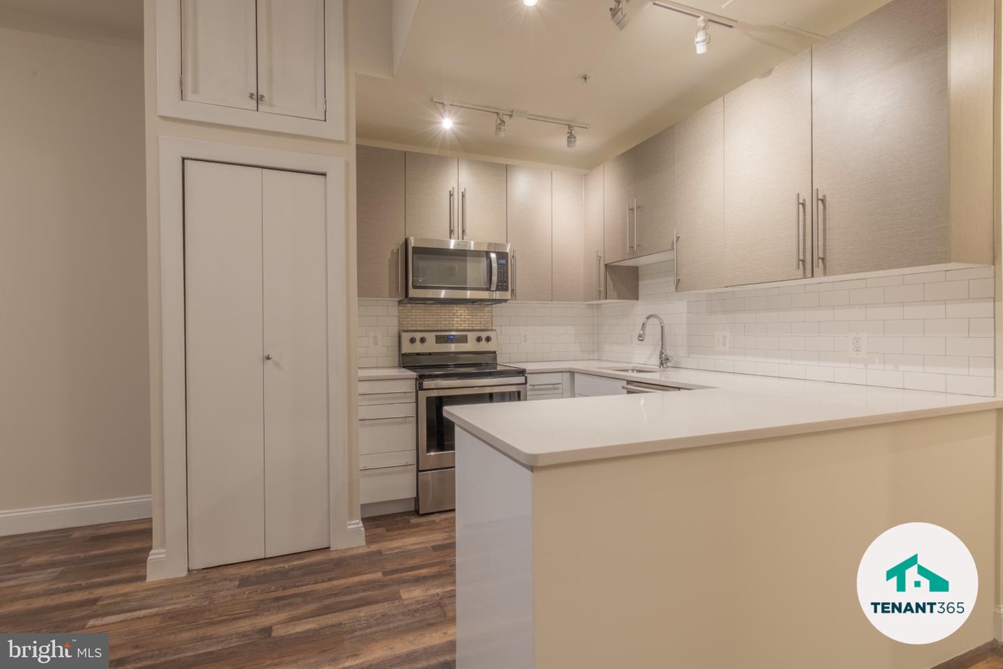 8 E Fayette St Property Photo 33
