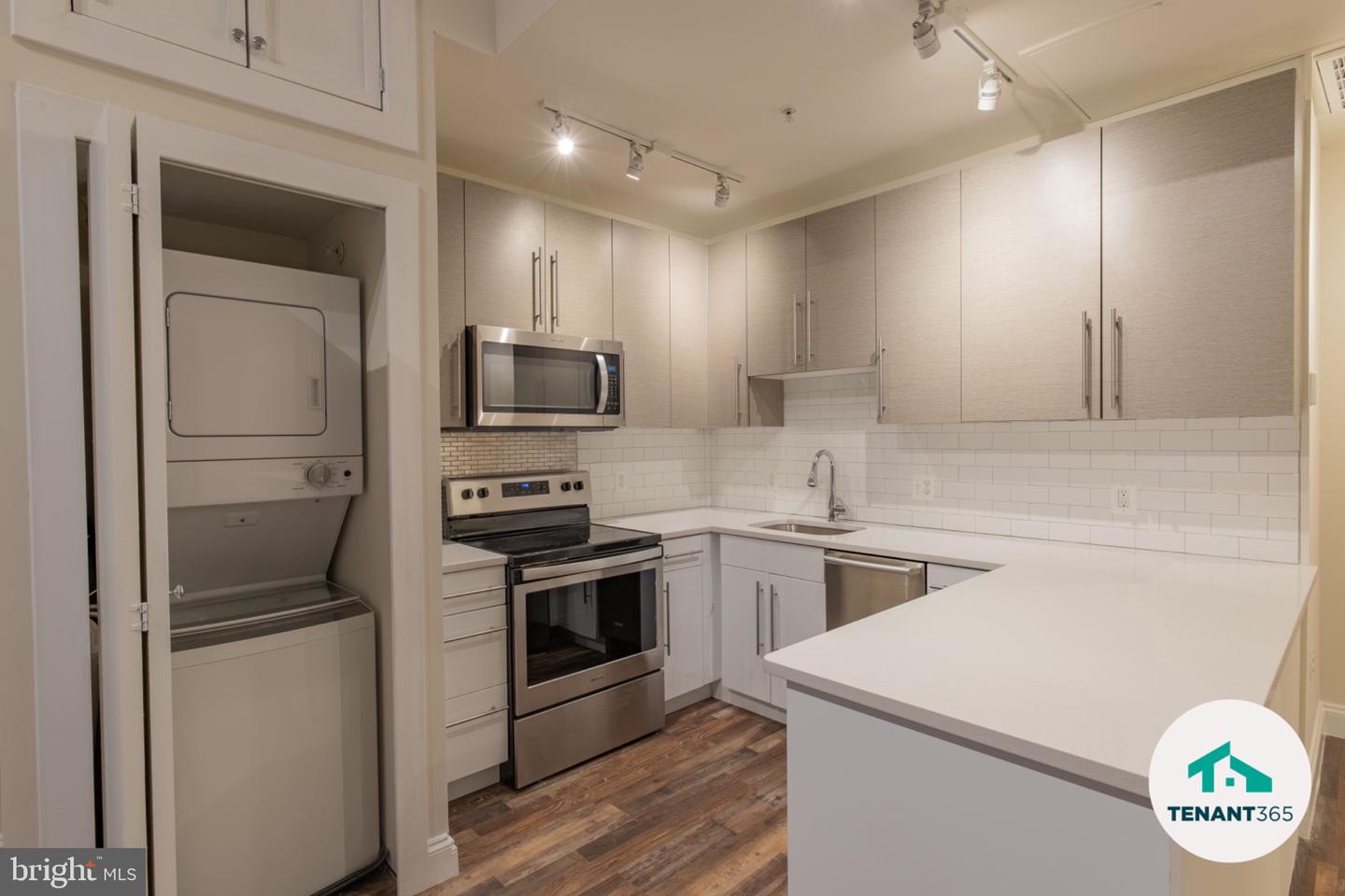 8 E Fayette St Property Photo 38
