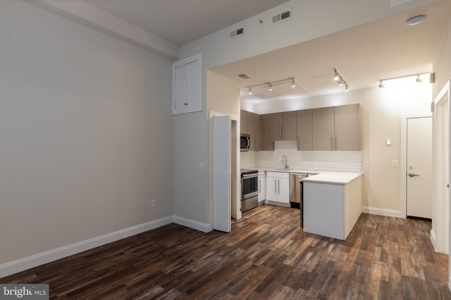 8 E Fayette St Property Photo 82