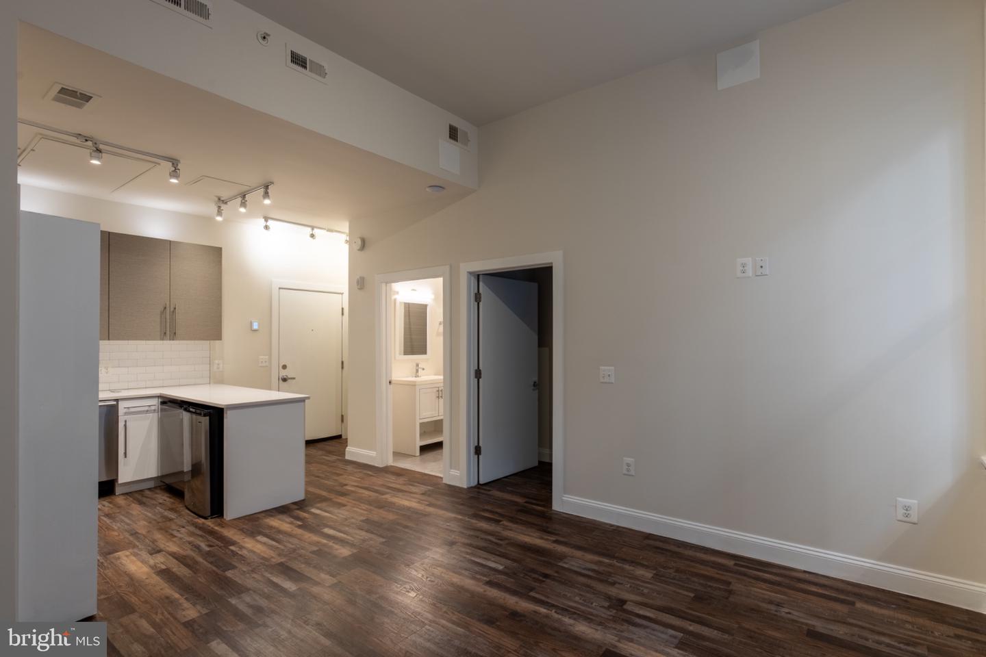 8 E Fayette St Property Photo 85