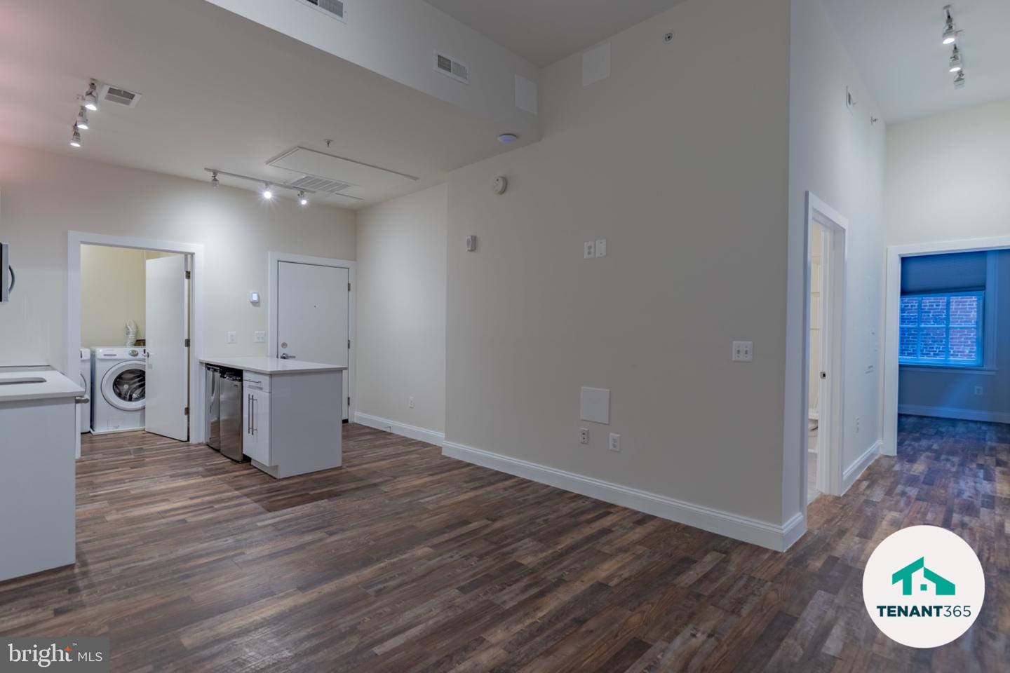 8 E Fayette St Property Photo 100