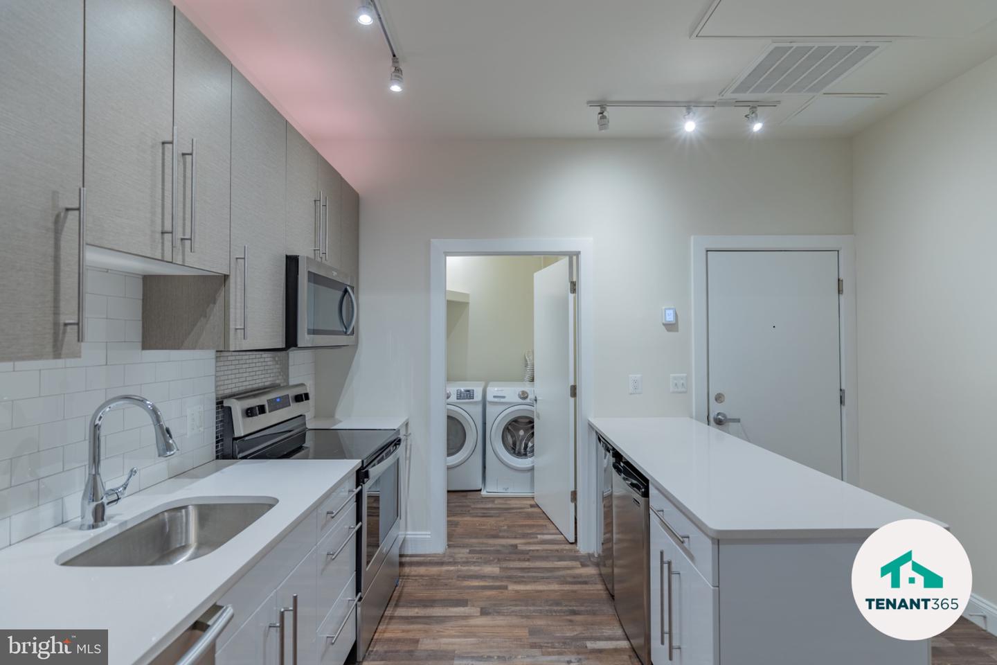 8 E Fayette St Property Photo 103