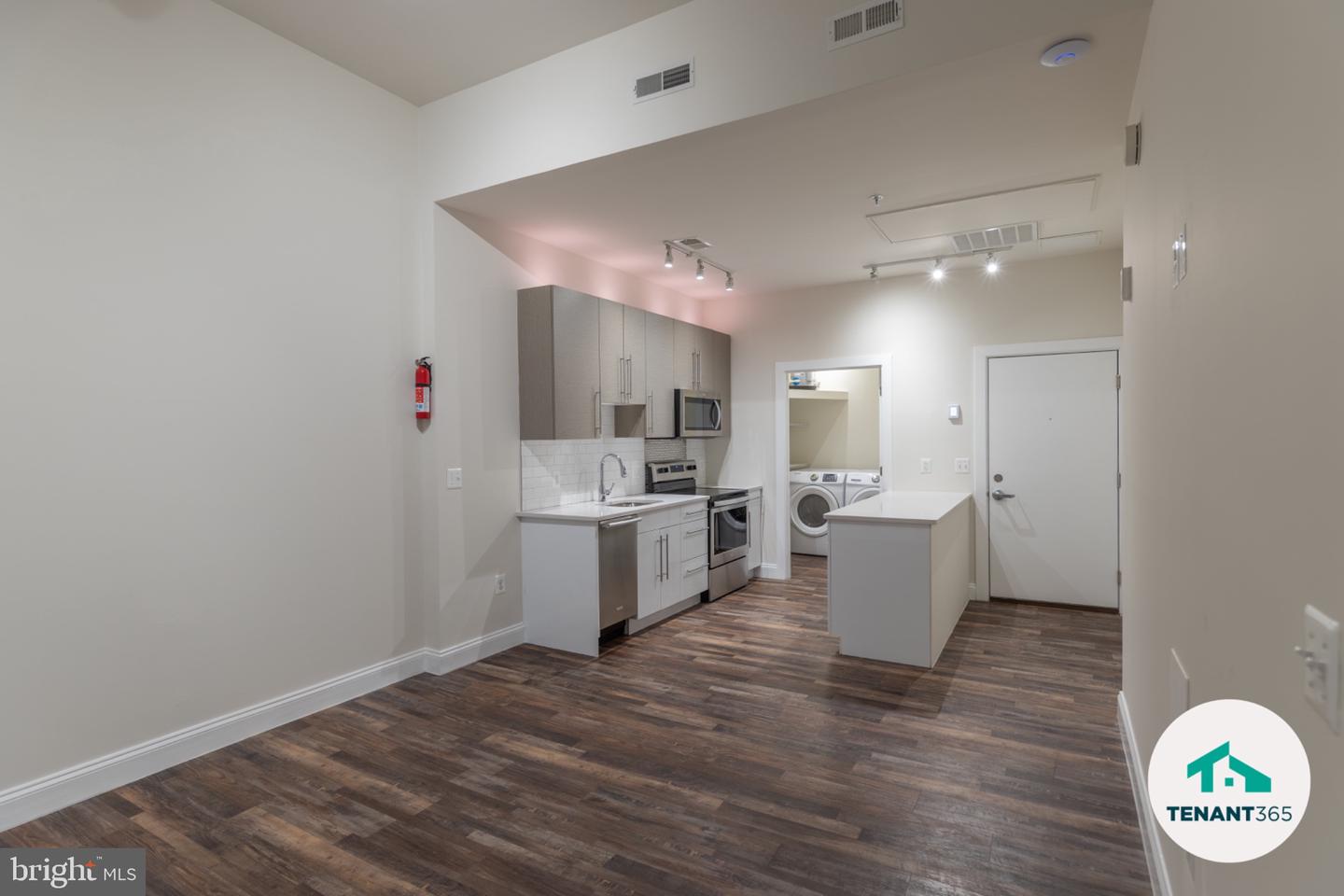8 E Fayette St Property Photo 106